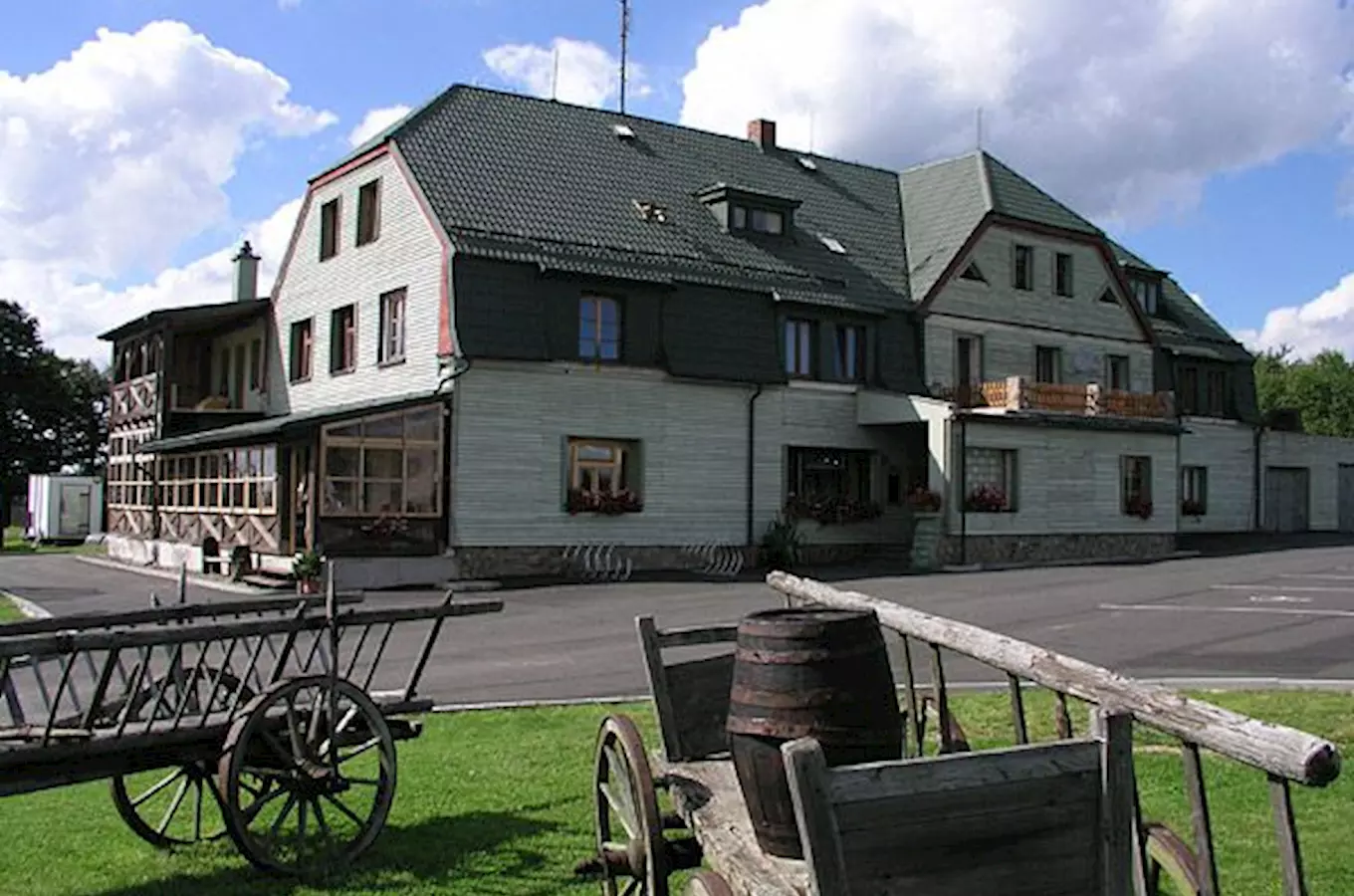 Horský hotel Lesná - běžky i letní vyžití v Krušných Horách