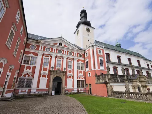 Broumovský klášter – impozantní komplex dle projektu K. I. Dientzenhofera 