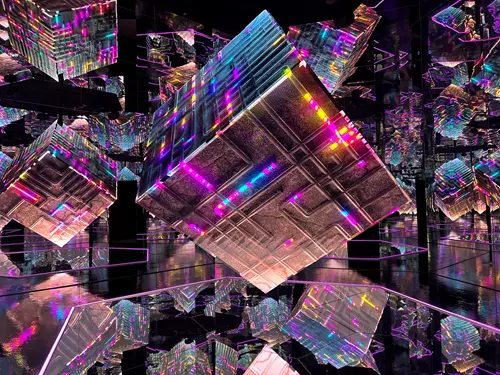 Galaxie barev – robotická show a více než 12 světelných exponátů