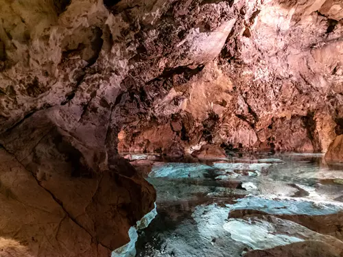 Bozkovské dolomitové jeskyně můžete navštívit i v zimním období