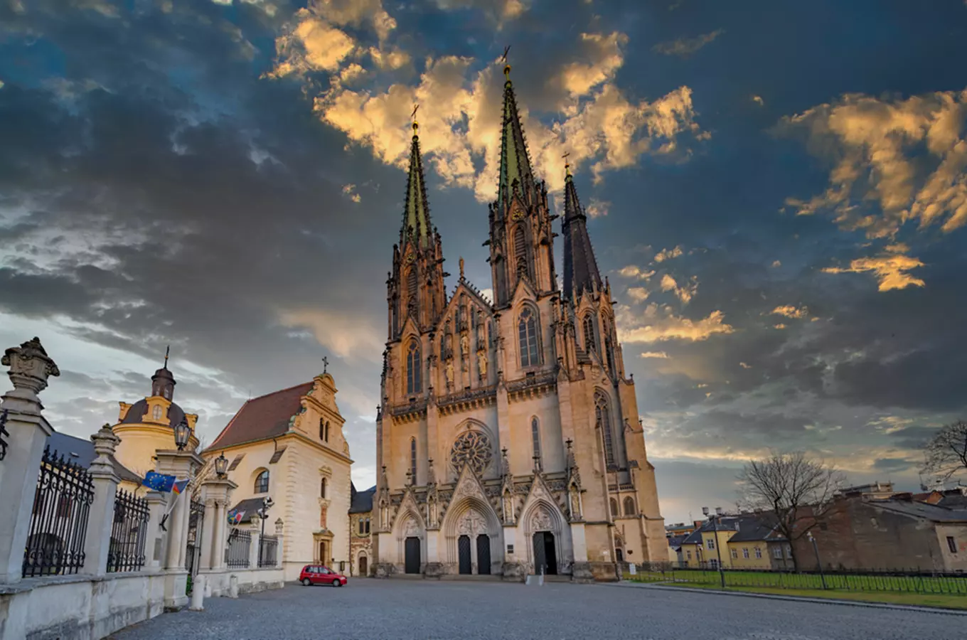 Katedrála svatého Václava v Olomouci přivítá císaře a další světce
