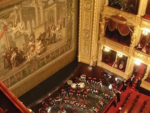 Divadelní opona v Národním divadle - nejslavnější divadelní opona v České  republice – Kudy z nudy