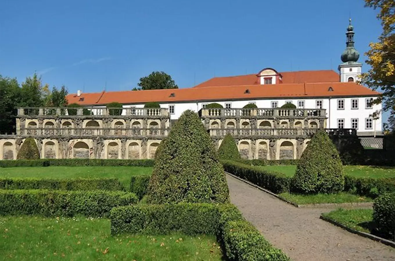 Zámek Zákupy - prohlídky zámeckých interiéru i krajinárského parku 