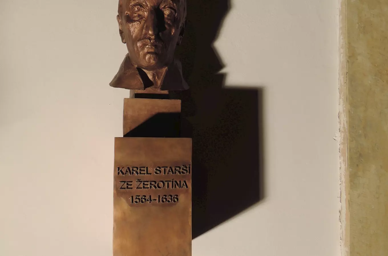 Busta Karla staršího ze Žerotína v Bludově