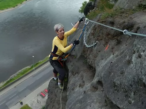 Decínská via ferrata láká od svého jarního spuštení radu lezcu