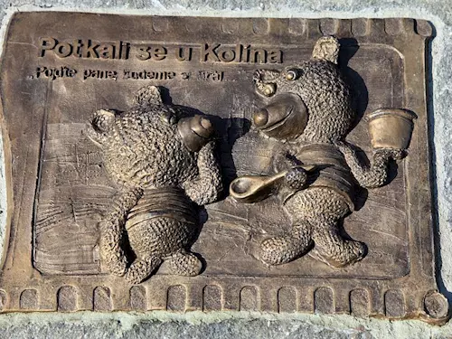 Pomník medvědům od Kolína