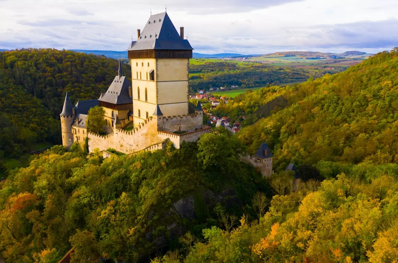 Karlštejn – hrad ochraňující korunovační klenoty