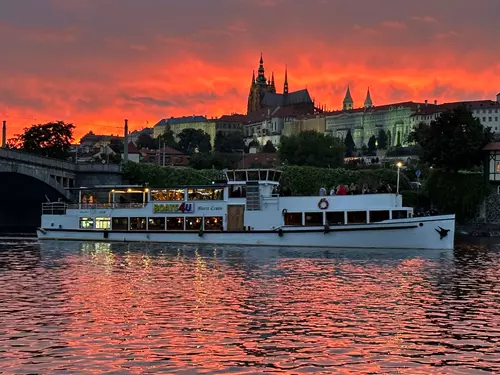 Západ slunce s výhledem na Hradčany