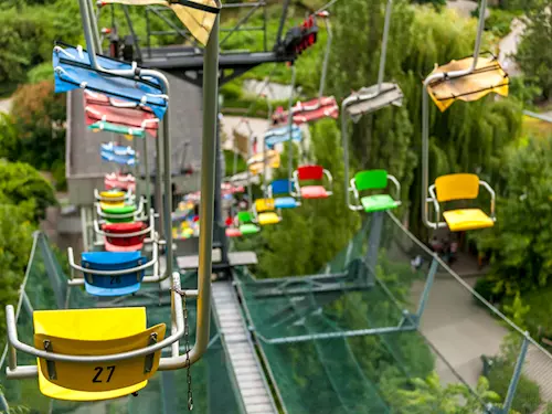 Lanovka v Zoo Praha – nejkratší sedačková lanovka v České republice