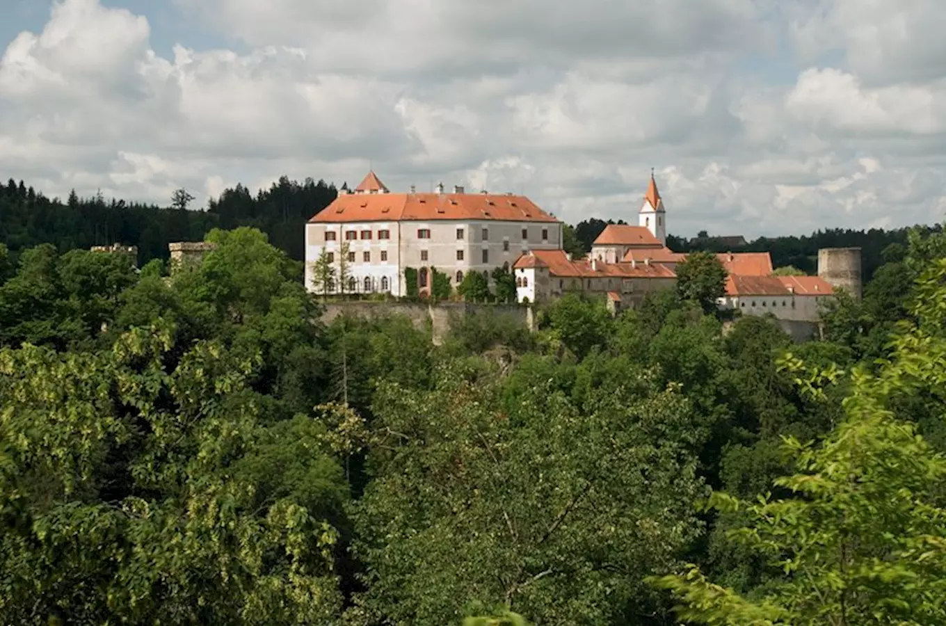 Noční prohlídky hradu Bítova s upíry vás dostanou tajemnou atmosféru