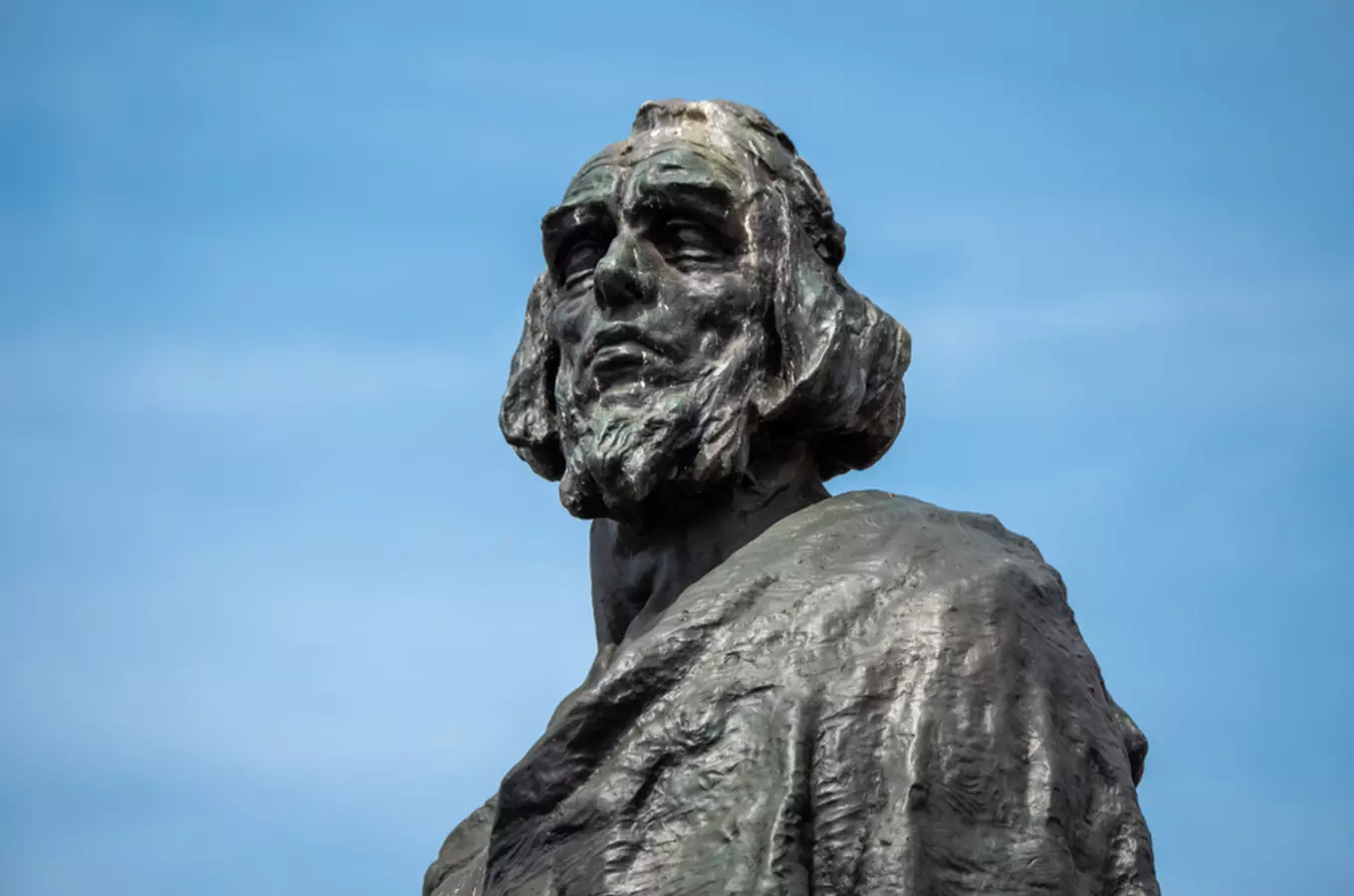 Cesty za uměním: Rabbi Löw, Jan Hus a Krakonoš – znáte sochy Ladislava Šalouna?