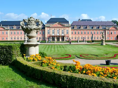Nenechte si ujít speciální nedělní vycházky francouzským parkem na zámku Dobříš