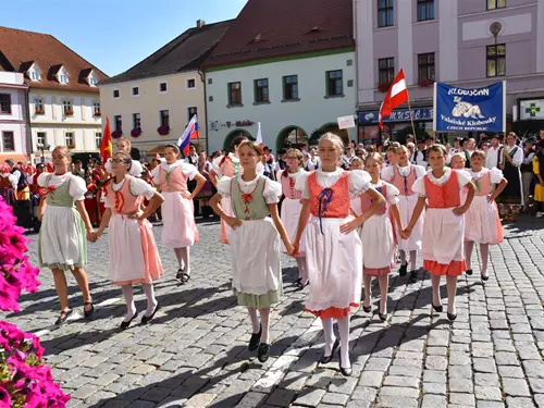 Písek roztančí mezinárodní folklorní festival