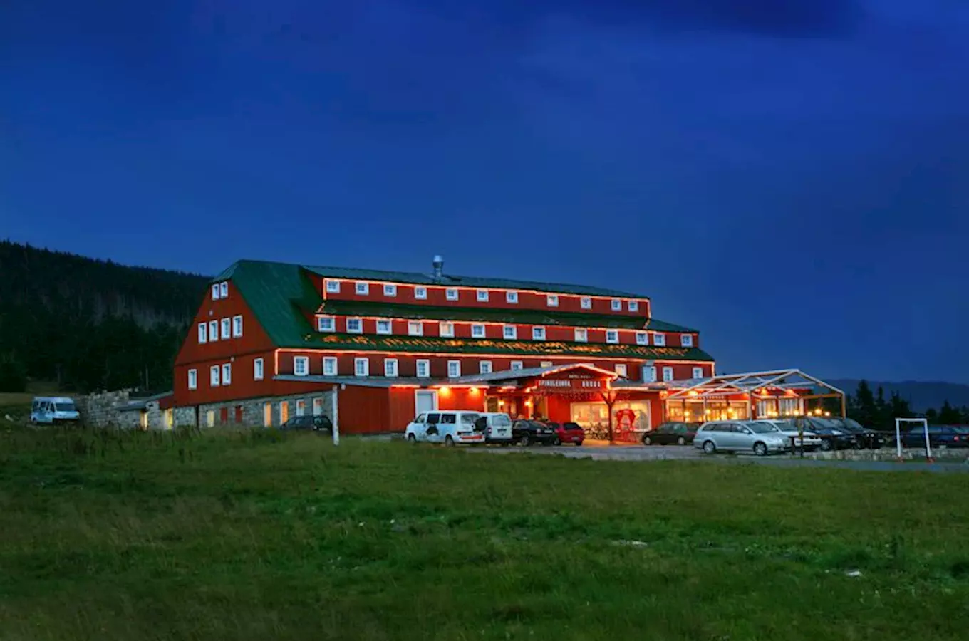 Hotel Špindlerova bouda – východiště turistických tras v Krkonoších