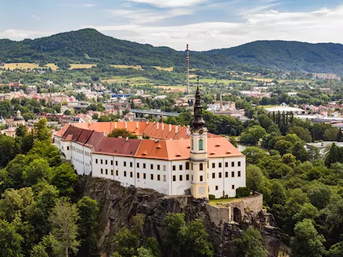Zámek Děčín – zámek s monumentální barokní konírnou