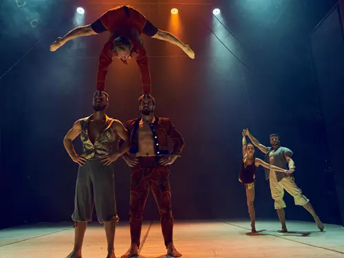 Cik-UFF LOSERS CIRQUE COMPANY_Grandiózní