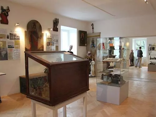 Muzeum internovaných řeholnic – klášter piaristů Bílá Voda
