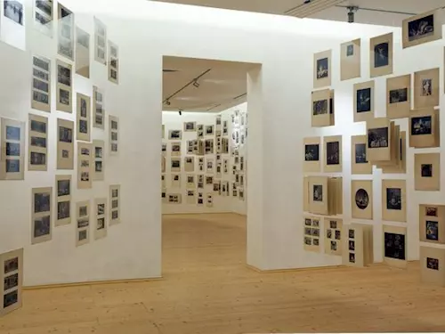 Galerie GASK prodloužila výstavu Artists for Tichý – Tichý for Artists