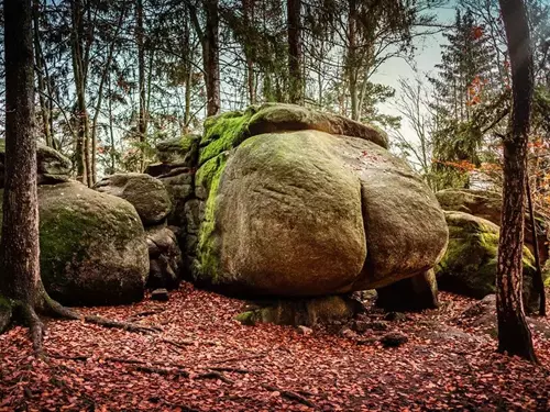 Magická místa: Čertovy skály, brázdy a další pekelné stopy v české krajině