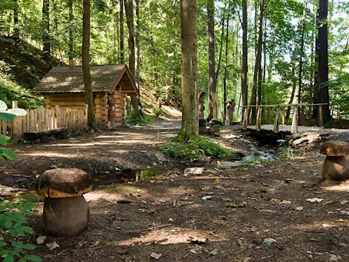 Koutecký pohádkový les – expozice dřevěných soch a plastik