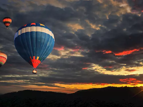 Na nebi u Jindřichova Hradce se soutěží o mistrovské tituly v balonovém létání