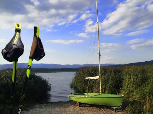 Kurz správné techniky Nordic Walking u jezera Milada