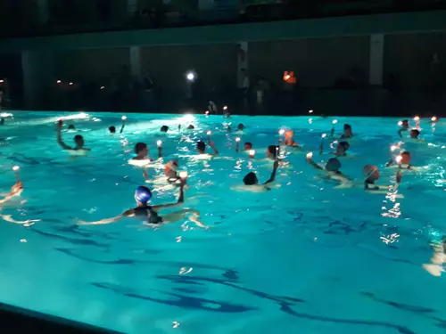 Vánoční cena v plavání se soutěží – Plave celá rodina