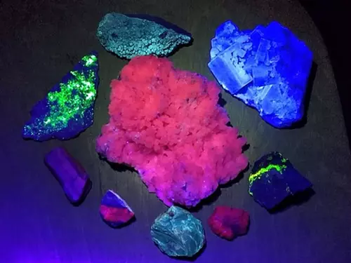 UV minerály