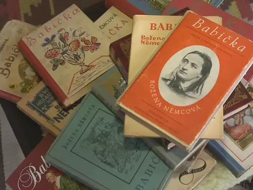 Unikátní sbírka Babiček – knihy Boženy Němcové v Městském muzeu Františkovy Lázně
