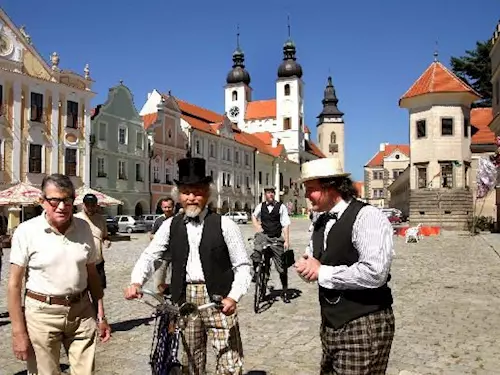 Soutežní snímky jsou tradicne zamereny na výtvarné umení ve všech oblastech a oborech