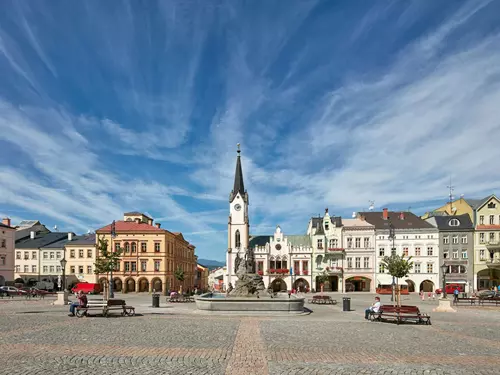 Uffo Horn, Krakonošovo náměstí s rodným domem