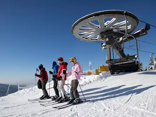 Skiareál Harrachov nabízí skvělé lyžování, zahájil provoz i lanovky v Rýžovišti