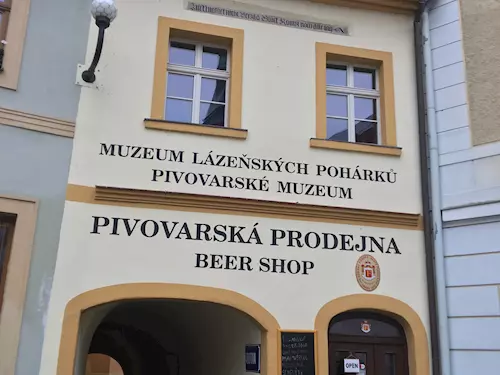 Pivní obchod a muzeum pohárků