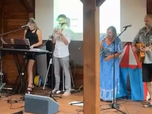 Posezení a grilování s živou hudbou