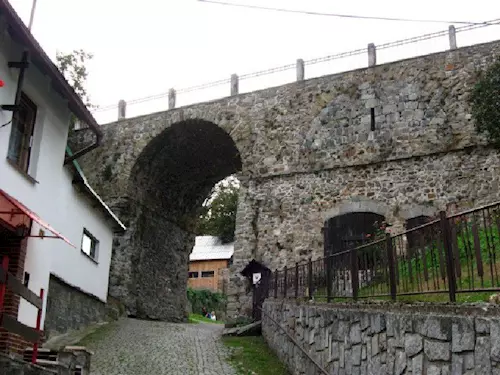 hradní most ke kostelu