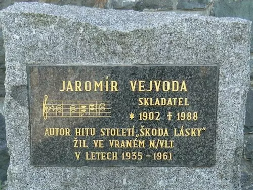 Pamětní deska Jaromíra Vejvody ve Vraném nad Vltavou