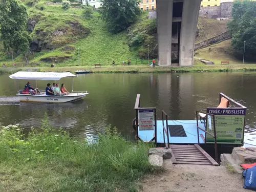 Lodní doprava po řece Ohři pod hradem Loket – zrušeno