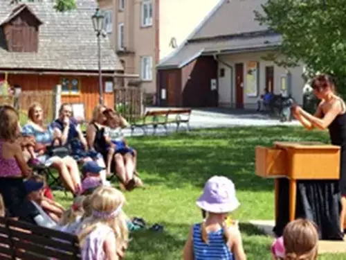 Workshop výroby loutek ve stodole