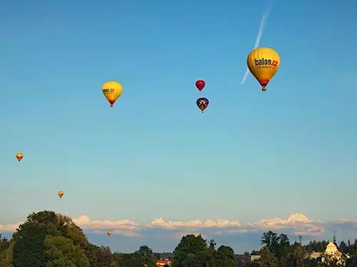 Poznejte kouzlo horkovzdušných balónů v Telči