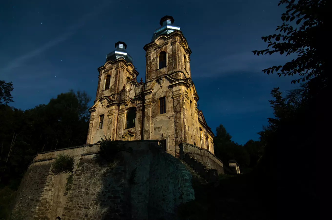 Poutní místo Skoky u Žlutic – poutní kostel Navštívení Panny Marie ve Skocích