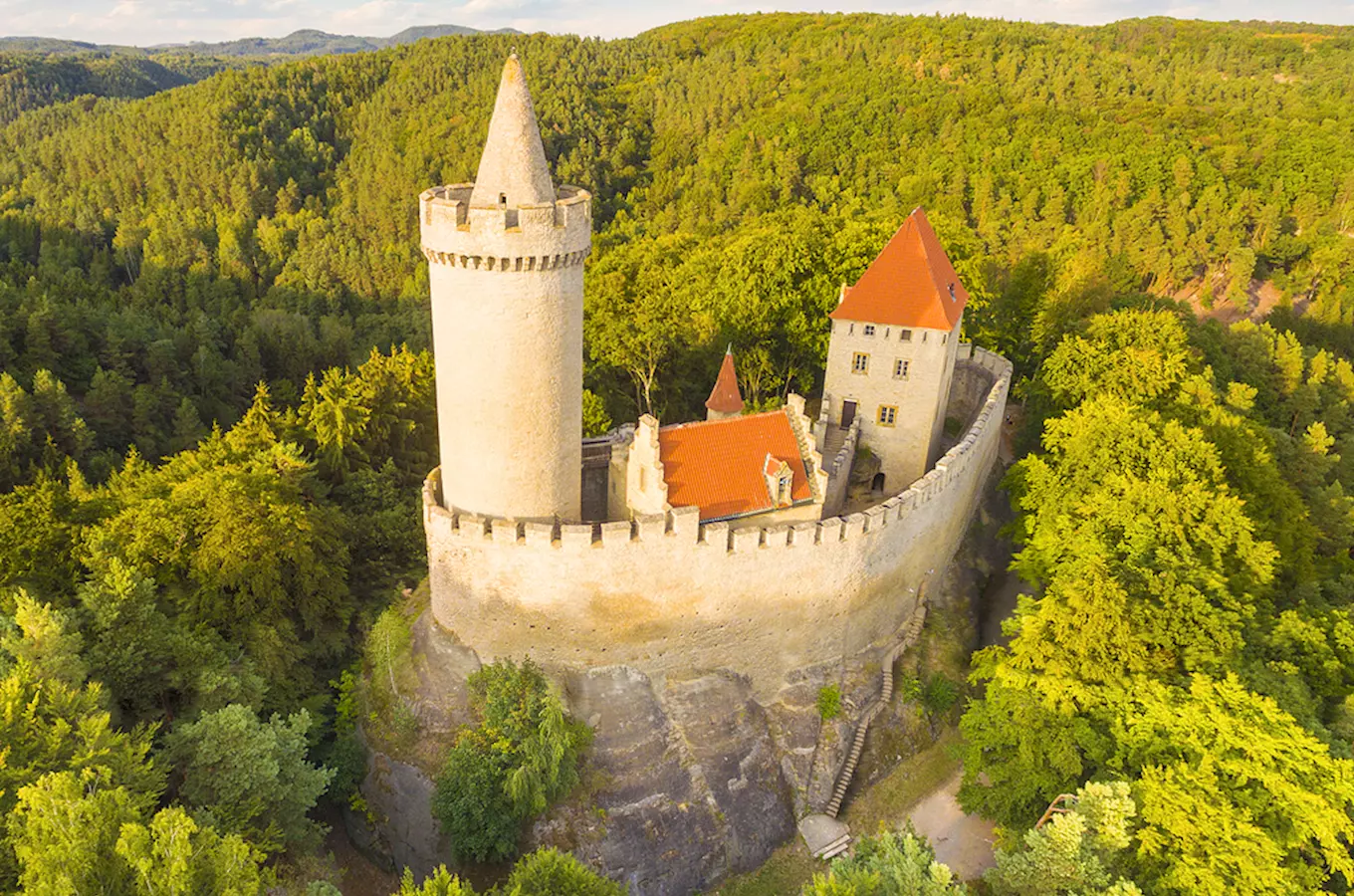 Hrad Kokořín – bývalé sídlo loupeživých rytířů