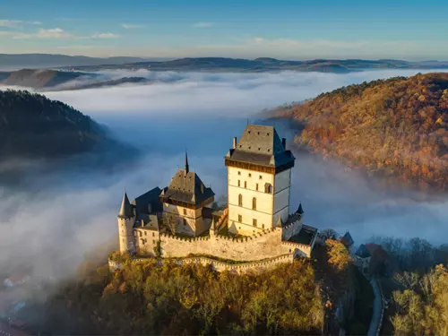 Střední Čechy: hrady, zámky, města a tradice královského regionu