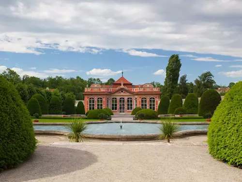 Otevřená Černínská zahrada vyzývá k letním návštěvám