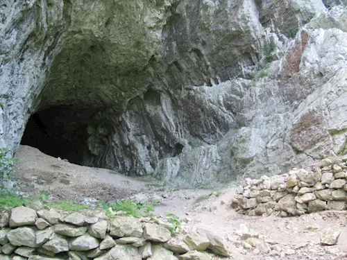 Rytířská jeskyně v Moravském krasu – jediný jeskynní hrad v Česku
