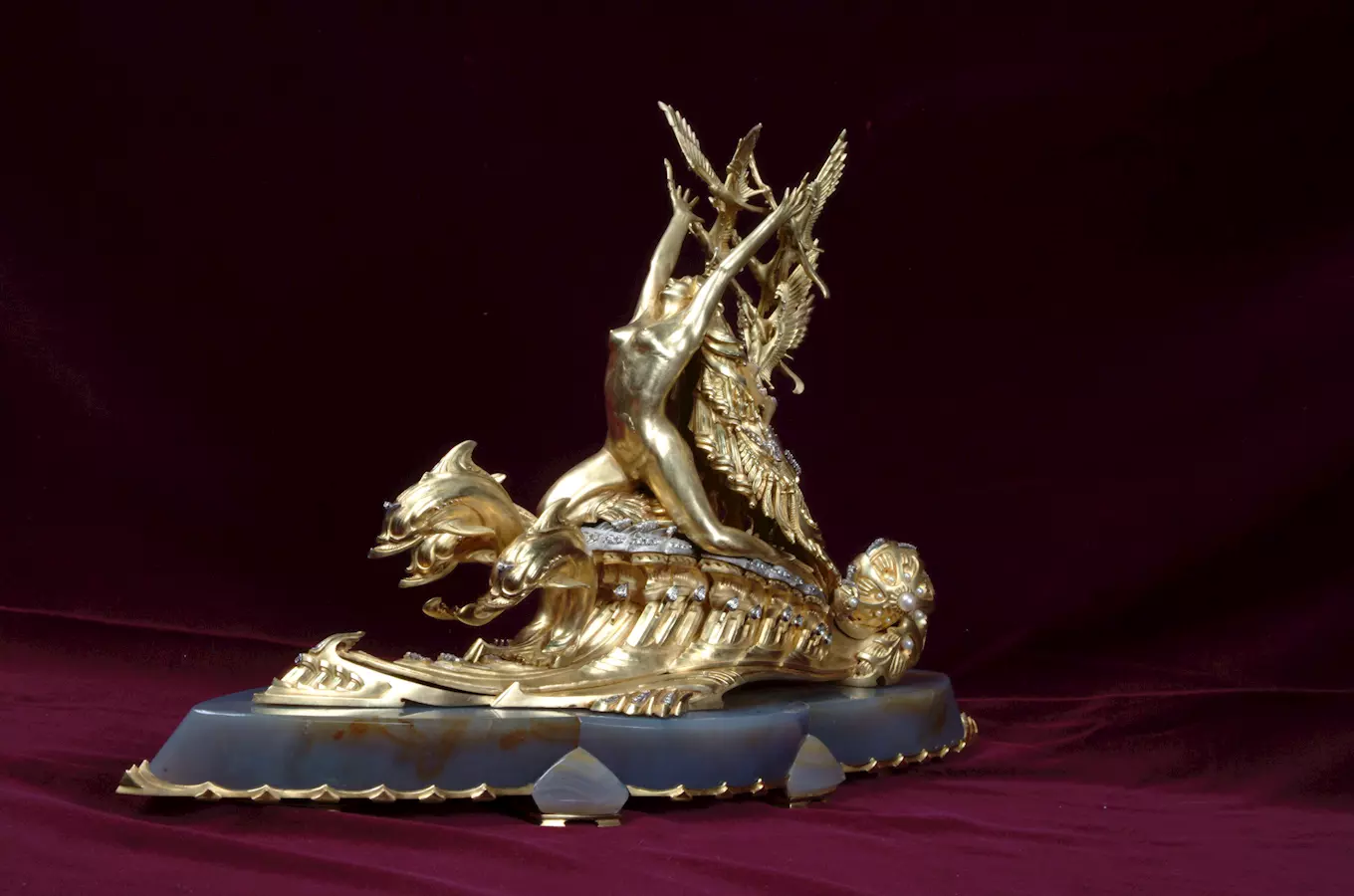 Na zámku Sychrov si prohlédnete Zlatý poklad – unikátní díla Františka Khynla