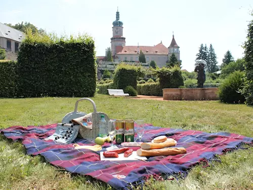 Piknik v zahradě zámku v Novém Městě nad Metují