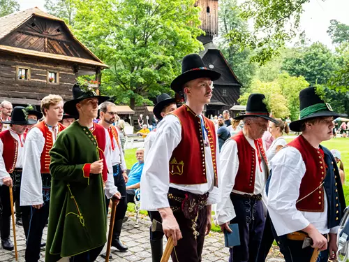 Rožnov pod Radhoštěm o víkendu ožije Anenskou poutí a oslavou 80. výročí posvěcení kostela