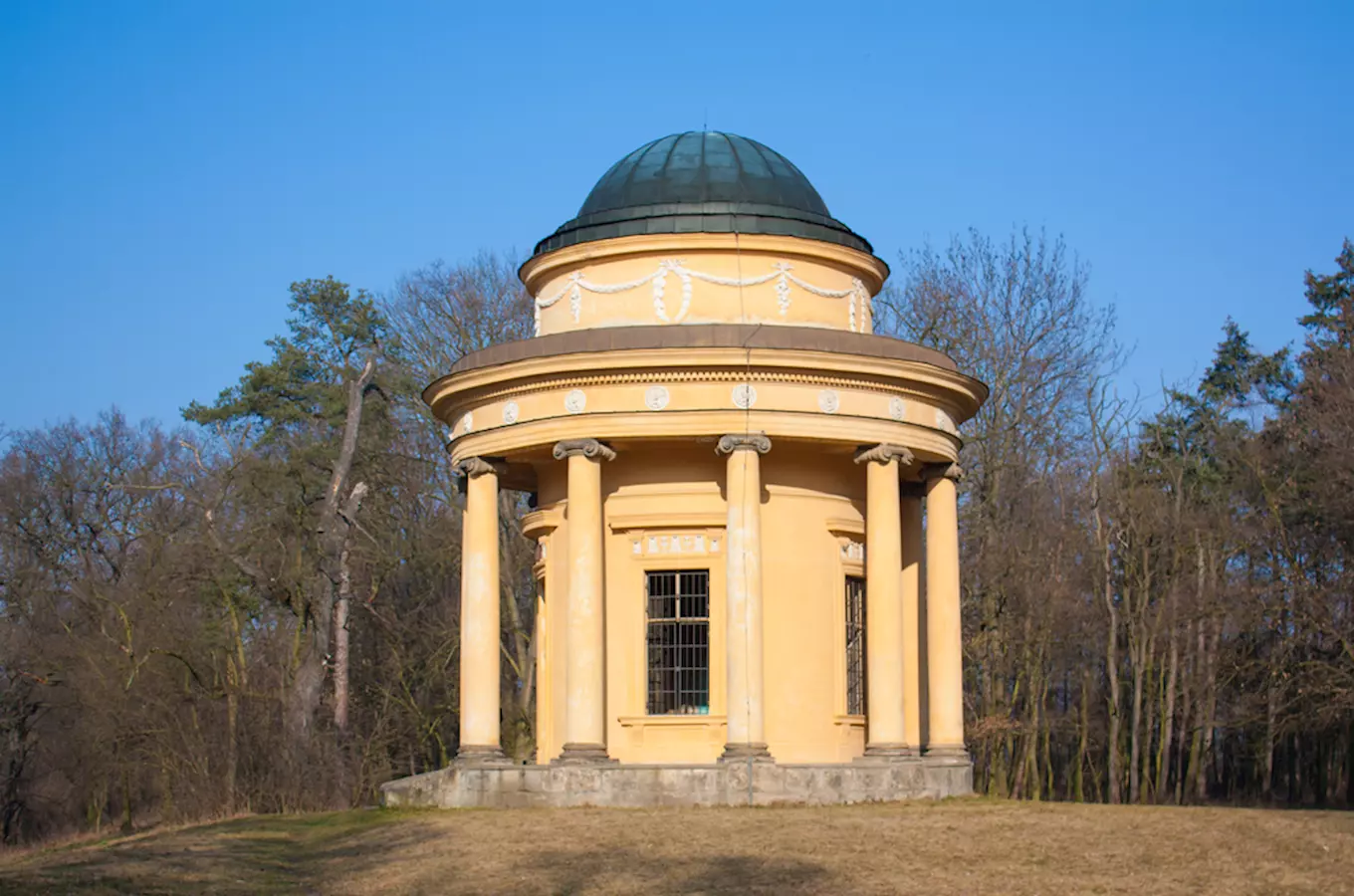 Pavilon Přátelství na zámku Veltrusy