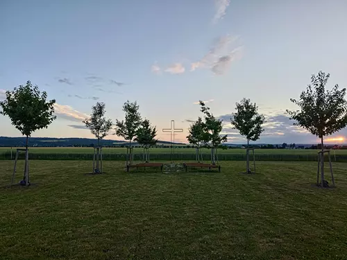 Stromová kaple v Luběnicích – Kaple souznění