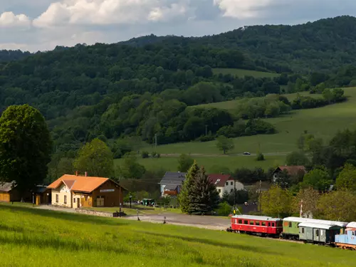 Naplánujte si výlet vlakem – turistické vlaky a vláčky vyrazily do nové sezóny 2025